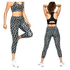 Outdoor voices polka dot pull on cropped leggings